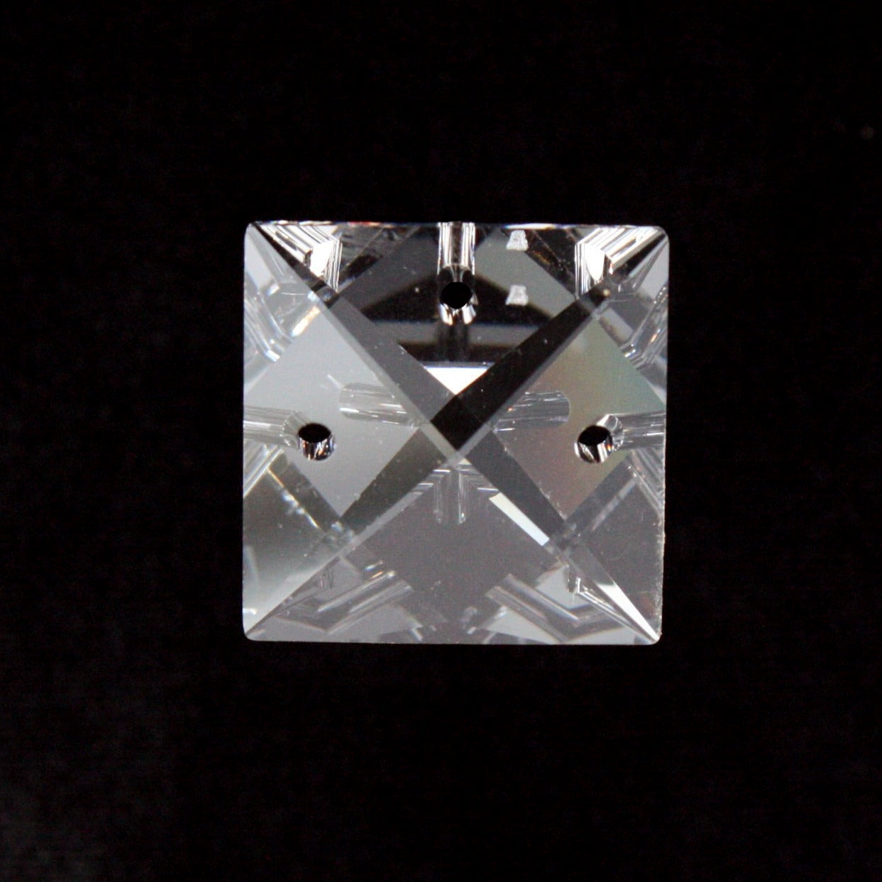 SWAROVSKI STRASS®<br>22mm Crystal 3-Hole Square Prism