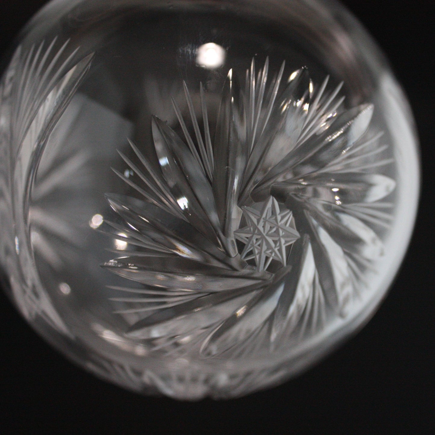 100mm Crystal Starburst Cut Hollow Ball w/ Shank