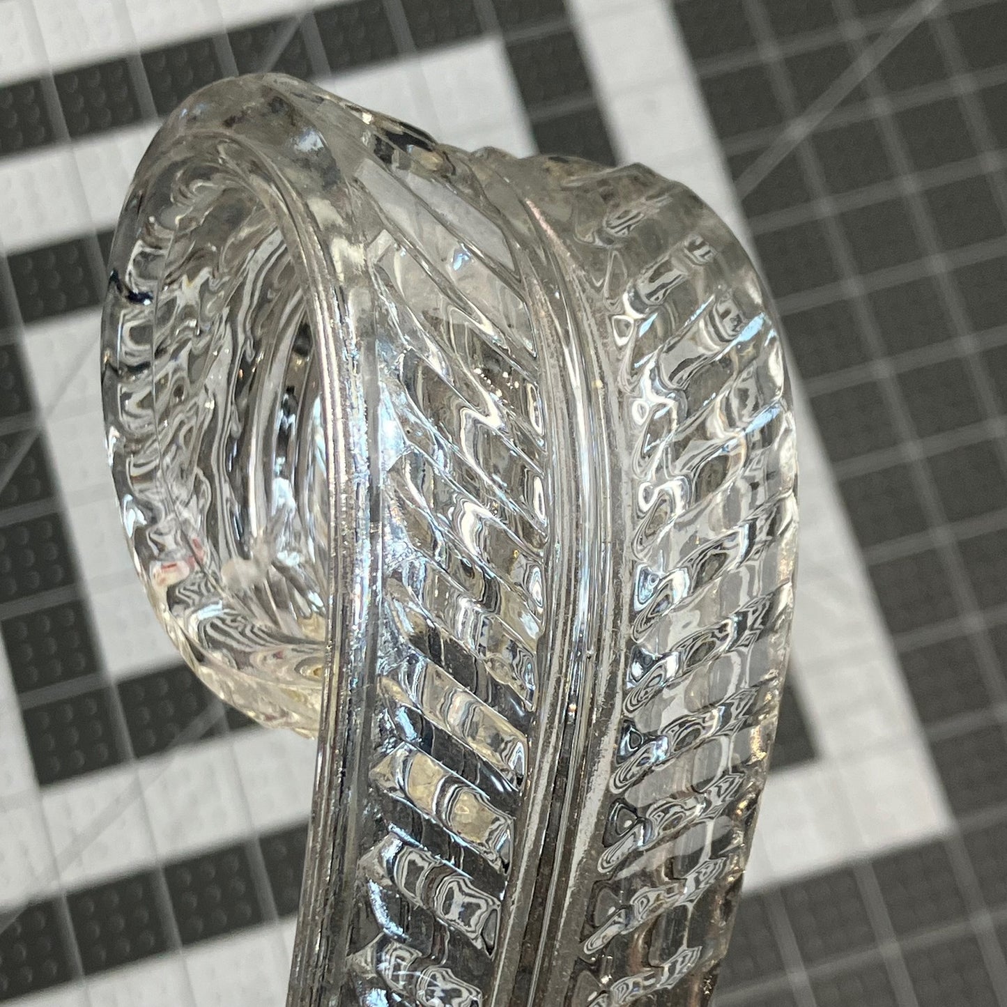 9" Leaf Scroll w/ Glass Plug Bottom